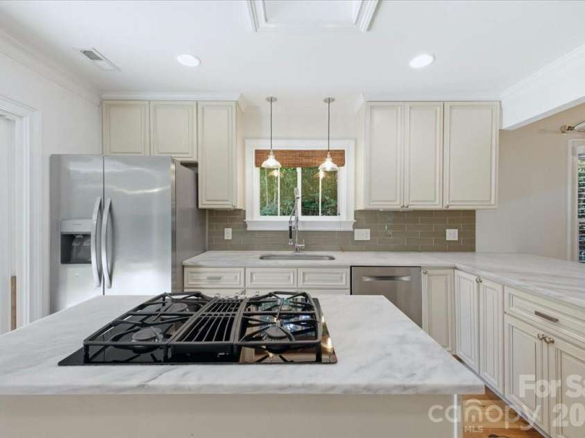 813 Walnut Avenue, Charlotte, NC 28208.  MLS# CAR4371546, YatesRealty ID 24631. 