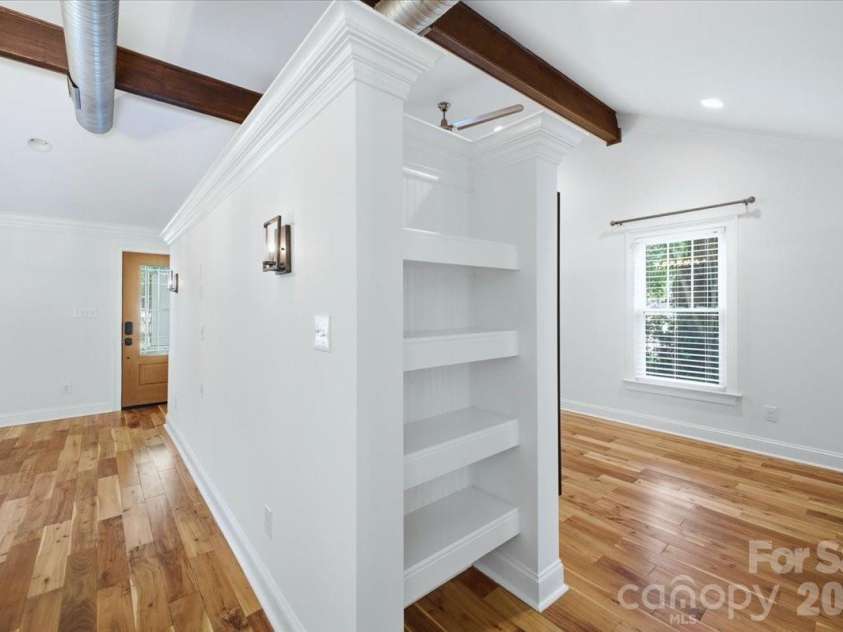 813 Walnut Avenue, Charlotte, NC 28208.  MLS# CAR4371546, YatesRealty ID 24631. 