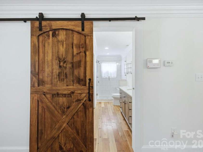 813 Walnut Avenue, Charlotte, NC 28208.  MLS# CAR4371546, YatesRealty ID 24631. 