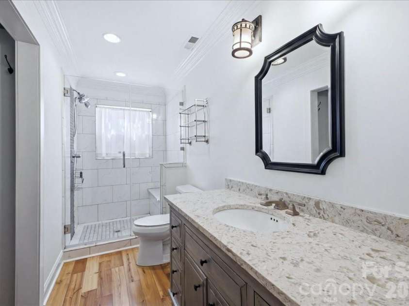 813 Walnut Avenue, Charlotte, NC 28208.  MLS# CAR4371546, YatesRealty ID 24631. 