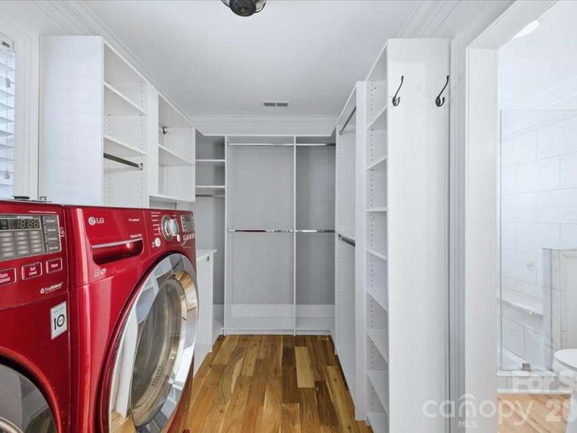 813 Walnut Avenue, Charlotte, NC 28208.  MLS# CAR4371546, YatesRealty ID 24631. 