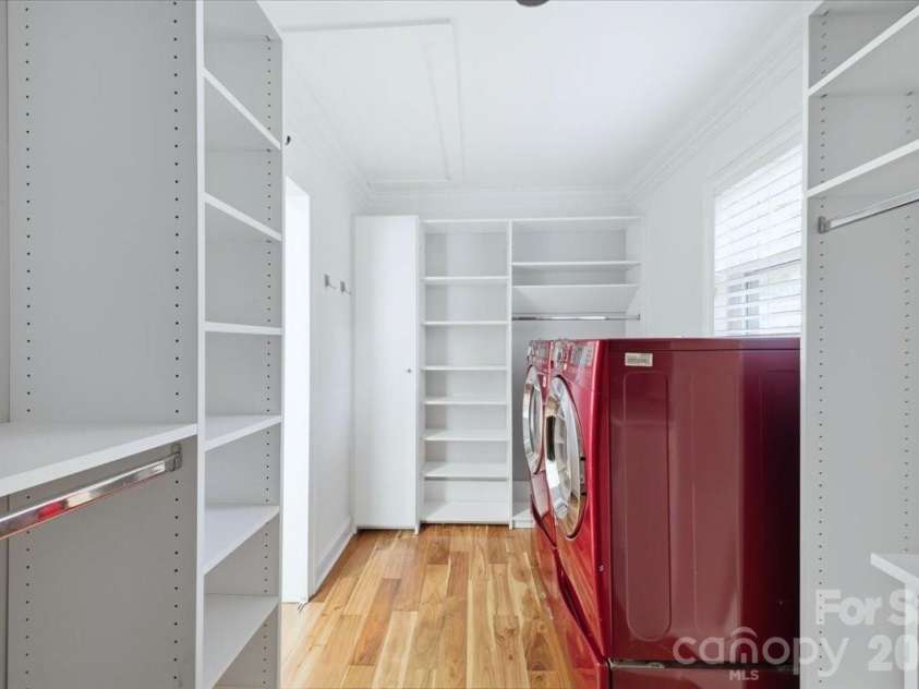 813 Walnut Avenue, Charlotte, NC 28208.  MLS# CAR4371546, YatesRealty ID 24631. 