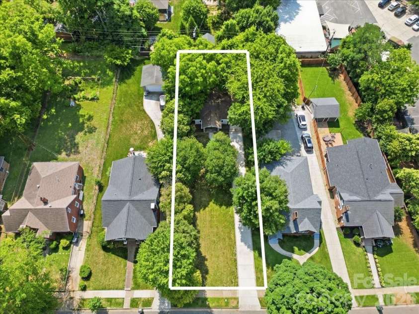 813 Walnut Avenue, Charlotte, NC 28208.  MLS# CAR4371546, YatesRealty ID 24631. 