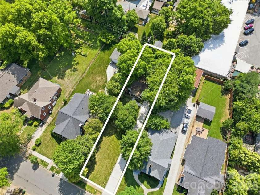 813 Walnut Avenue, Charlotte, NC 28208.  MLS# CAR4371546, YatesRealty ID 24631. 
