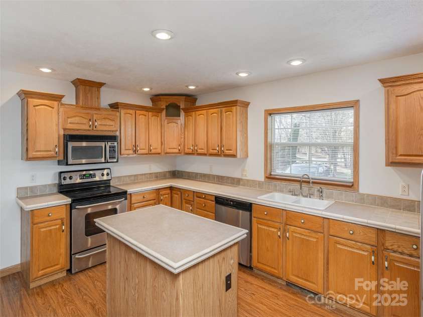 18 Philips Court, Fletcher, NC 28732.  MLS# CAR4223931, YatesRealty ID 24632. 