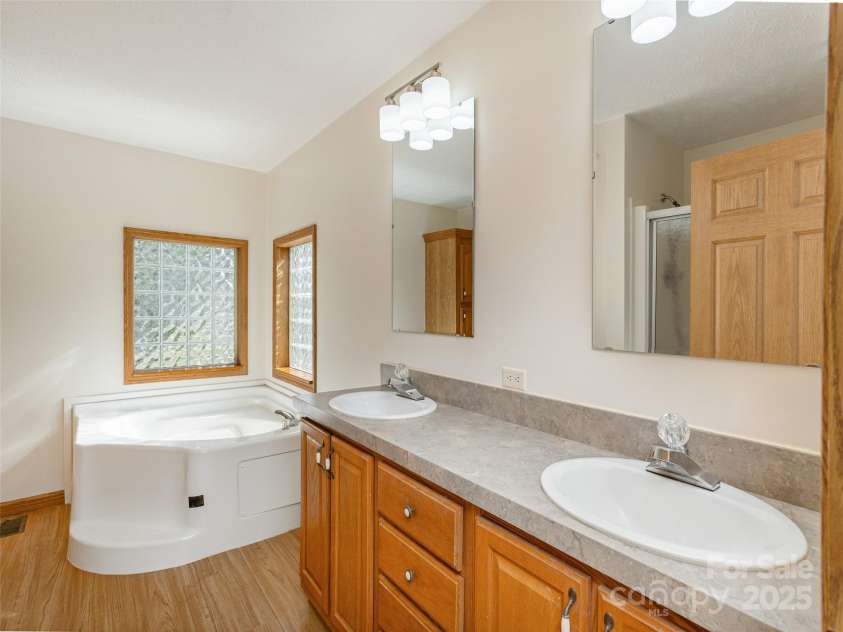 18 Philips Court, Fletcher, NC 28732.  MLS# CAR4223931, YatesRealty ID 24632. 