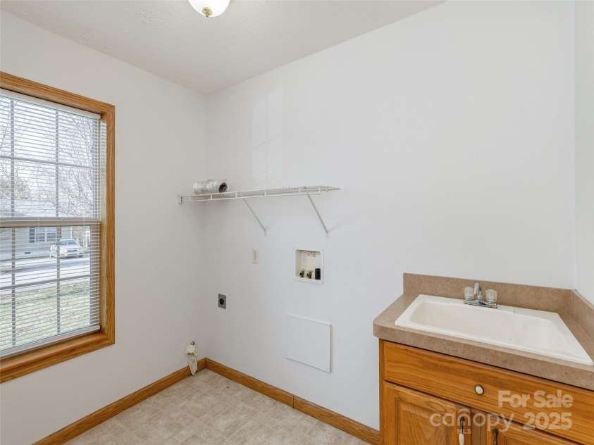 18 Philips Court, Fletcher, NC 28732.  MLS# CAR4223931, YatesRealty ID 24632. 