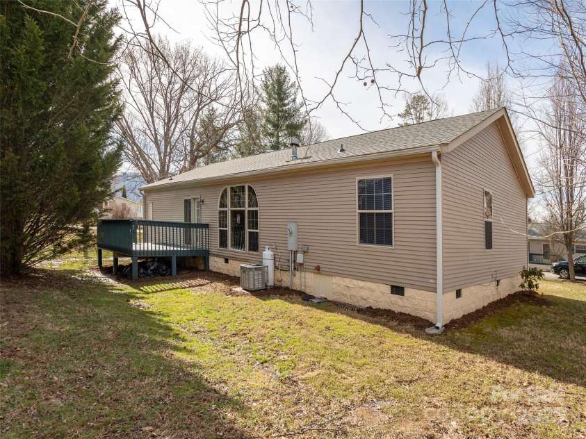 18 Philips Court, Fletcher, NC 28732.  MLS# CAR4223931, YatesRealty ID 24632. 