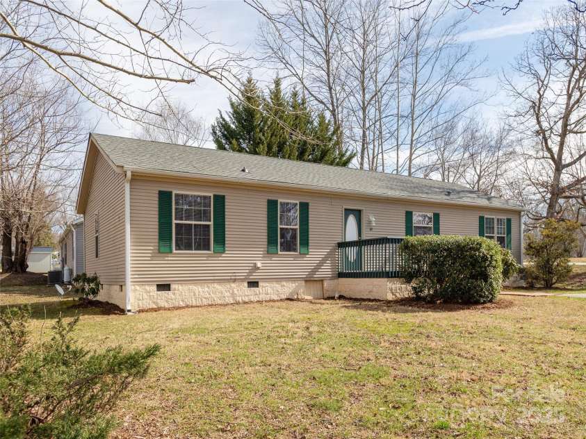 18 Philips Court, Fletcher, NC 28732.  MLS# CAR4223931, YatesRealty ID 24632. 