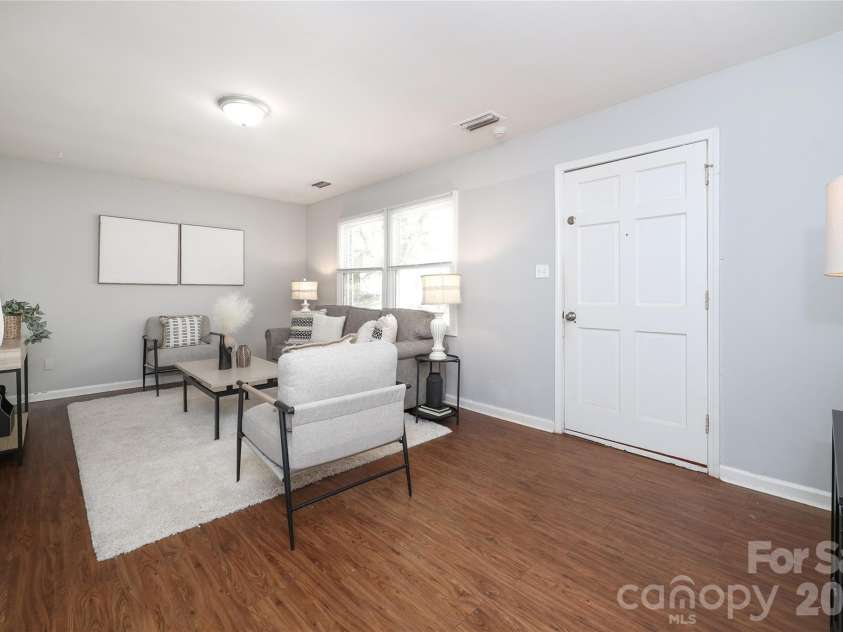 609 Fawnbrook Lane, Charlotte, NC 28217.  MLS# CAR4381161, YatesRealty ID 24632. 