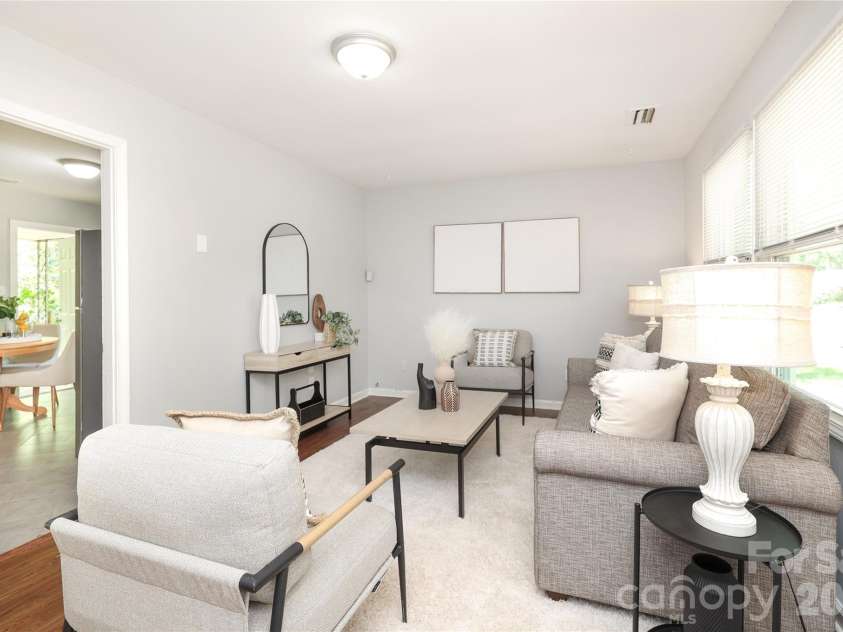 609 Fawnbrook Lane, Charlotte, NC 28217.  MLS# CAR4381161, YatesRealty ID 24632. 