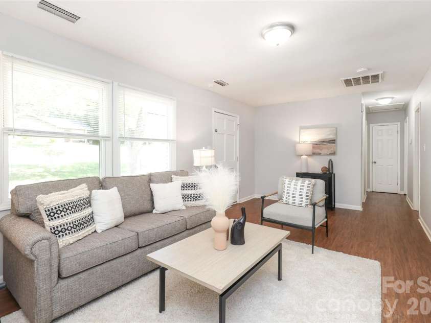 609 Fawnbrook Lane, Charlotte, NC 28217.  MLS# CAR4381161, YatesRealty ID 24632. 