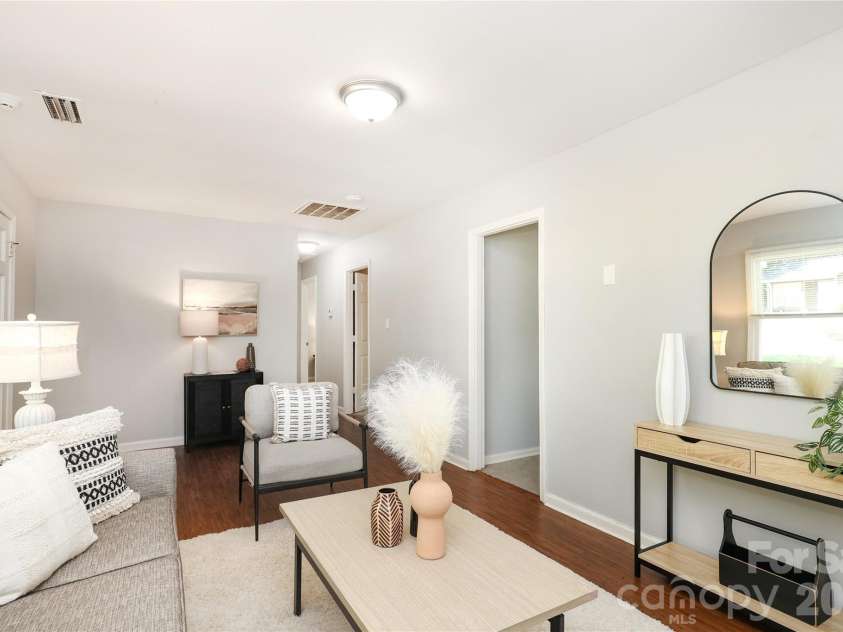 609 Fawnbrook Lane, Charlotte, NC 28217.  MLS# CAR4381161, YatesRealty ID 24632. 
