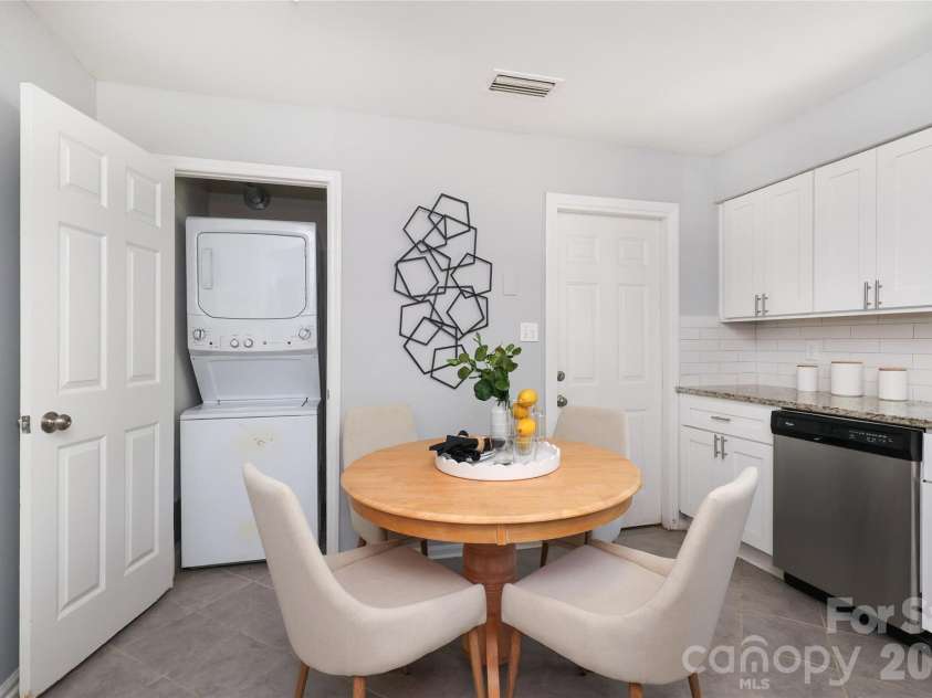 609 Fawnbrook Lane, Charlotte, NC 28217.  MLS# CAR4381161, YatesRealty ID 24632. 