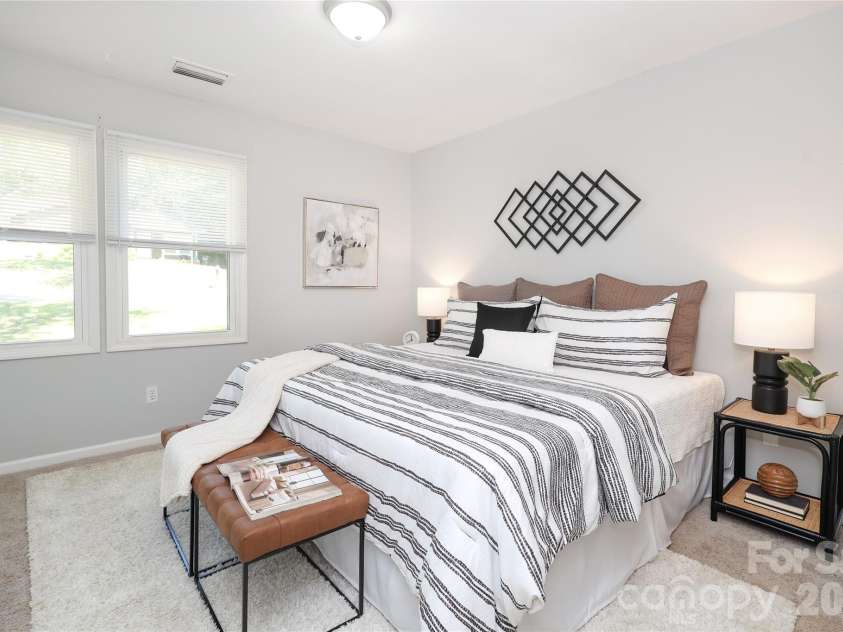609 Fawnbrook Lane, Charlotte, NC 28217.  MLS# CAR4381161, YatesRealty ID 24632. 
