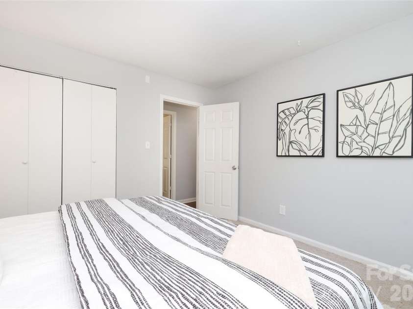 609 Fawnbrook Lane, Charlotte, NC 28217.  MLS# CAR4381161, YatesRealty ID 24632. 