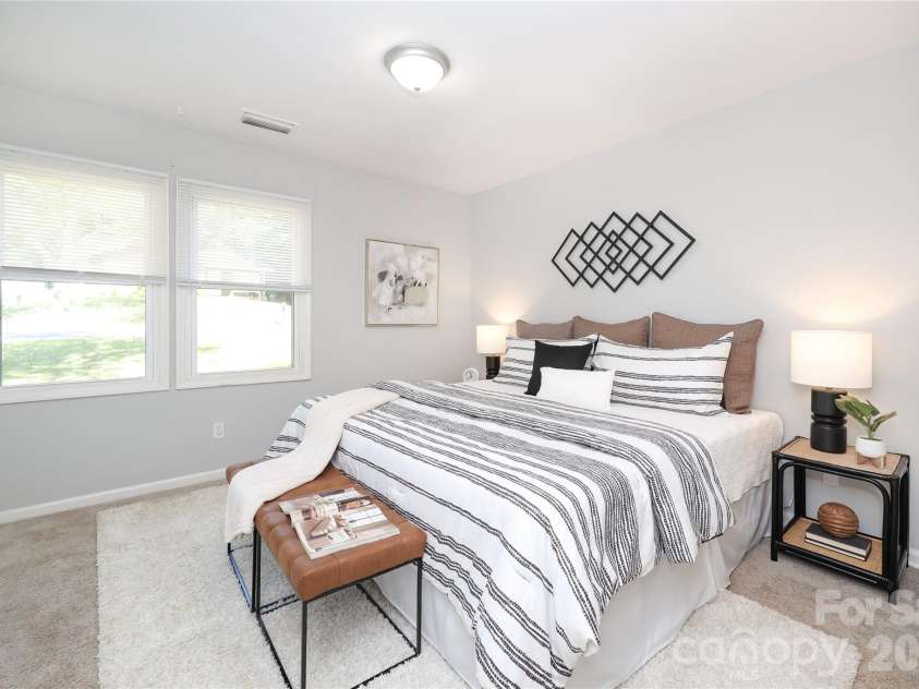 609 Fawnbrook Lane, Charlotte, NC 28217.  MLS# CAR4381161, YatesRealty ID 24632. 