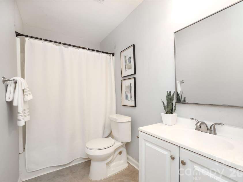 609 Fawnbrook Lane, Charlotte, NC 28217.  MLS# CAR4381161, YatesRealty ID 24632. 