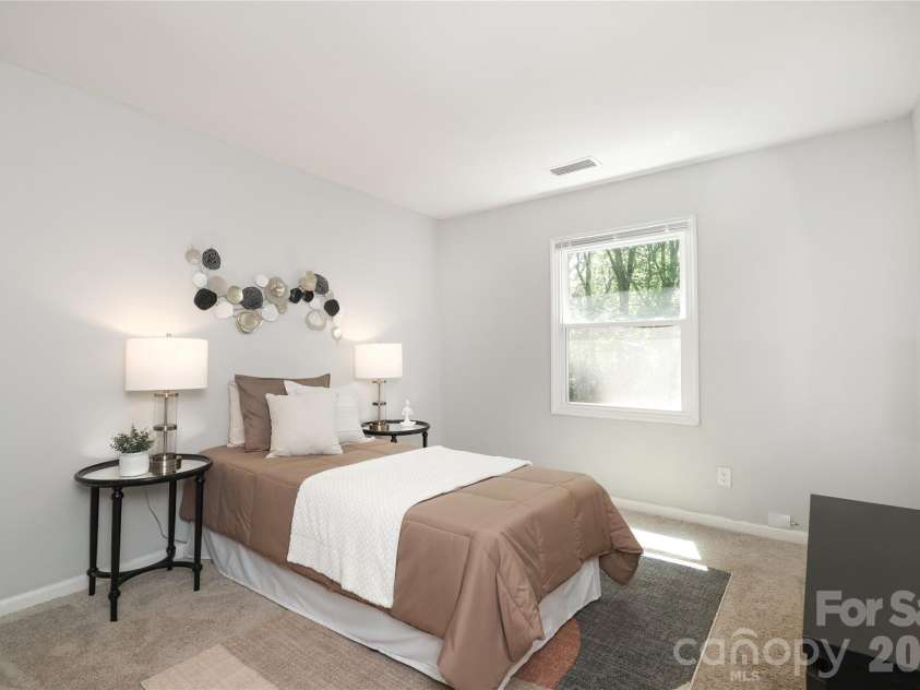 609 Fawnbrook Lane, Charlotte, NC 28217.  MLS# CAR4381161, YatesRealty ID 24632. 