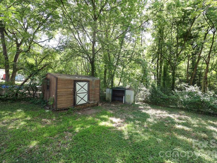 609 Fawnbrook Lane, Charlotte, NC 28217.  MLS# CAR4381161, YatesRealty ID 24632. 