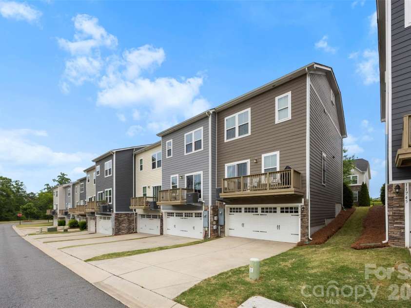 11753 Blessington Road, Huntersville, NC 28078.  MLS# CAR4385539, YatesRealty ID 24633. 