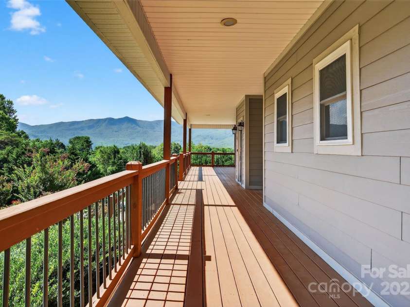 4 Stars Forever Drive, Black Mountain, NC 28711.  MLS# CAR4276305, YatesRealty ID 24633. 