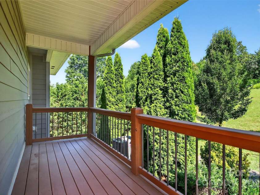 4 Stars Forever Drive, Black Mountain, NC 28711.  MLS# CAR4276305, YatesRealty ID 24633. 