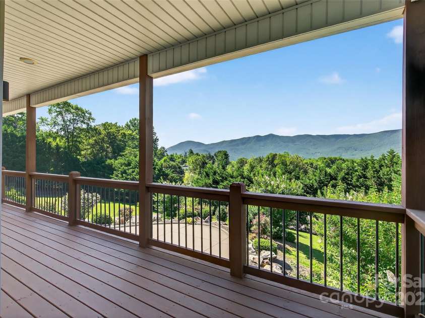 4 Stars Forever Drive, Black Mountain, NC 28711.  MLS# CAR4276305, YatesRealty ID 24633. 