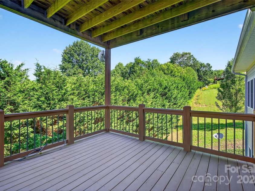 4 Stars Forever Drive, Black Mountain, NC 28711.  MLS# CAR4276305, YatesRealty ID 24633. 