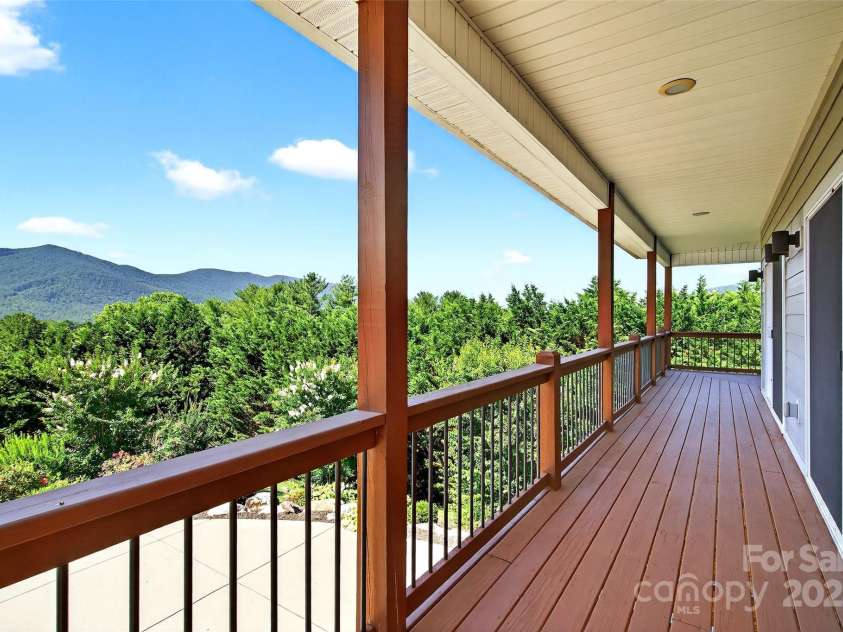 4 Stars Forever Drive, Black Mountain, NC 28711.  MLS# CAR4276305, YatesRealty ID 24633. 