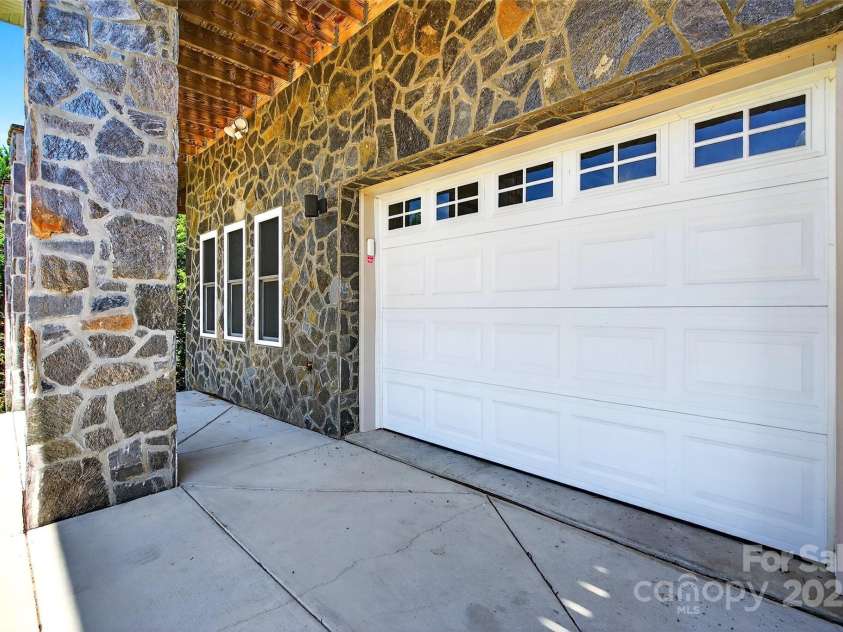 4 Stars Forever Drive, Black Mountain, NC 28711.  MLS# CAR4276305, YatesRealty ID 24633. 