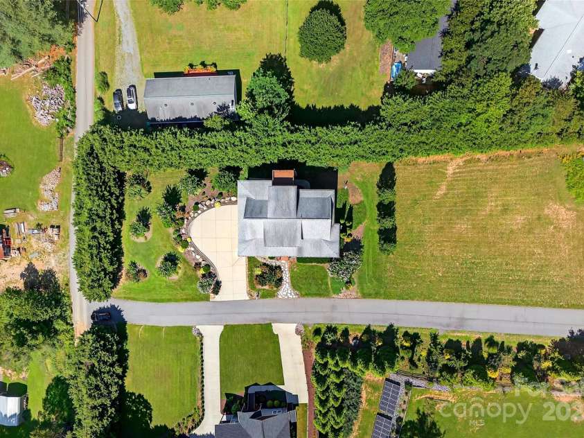 4 Stars Forever Drive, Black Mountain, NC 28711.  MLS# CAR4276305, YatesRealty ID 24633. 