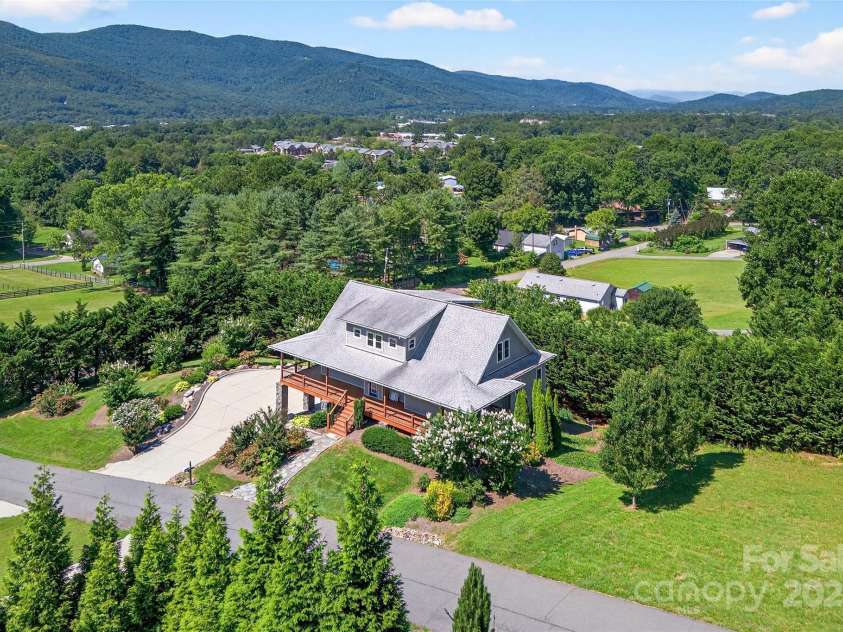 4 Stars Forever Drive, Black Mountain, NC 28711.  MLS# CAR4276305, YatesRealty ID 24633. 