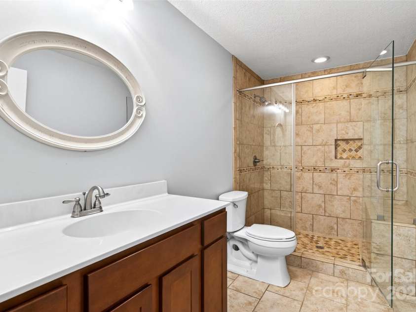 4 Stars Forever Drive, Black Mountain, NC 28711.  MLS# CAR4276305, YatesRealty ID 24633. Apartment Bathroom