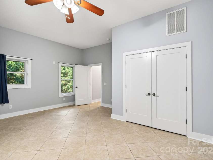 4 Stars Forever Drive, Black Mountain, NC 28711.  MLS# CAR4276305, YatesRealty ID 24633. Apartment Bedroom