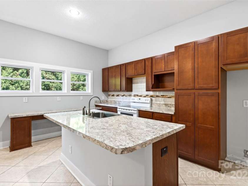 4 Stars Forever Drive, Black Mountain, NC 28711.  MLS# CAR4276305, YatesRealty ID 24633. Apartment Kitchen