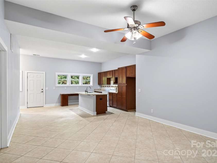 4 Stars Forever Drive, Black Mountain, NC 28711.  MLS# CAR4276305, YatesRealty ID 24633. Apartment Living Room/Kitchen