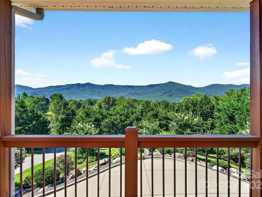 4 Stars Forever Drive, Black Mountain, NC 28711.  MLS# CAR4276305, YatesRealty ID 24633. Gorgeous Views!