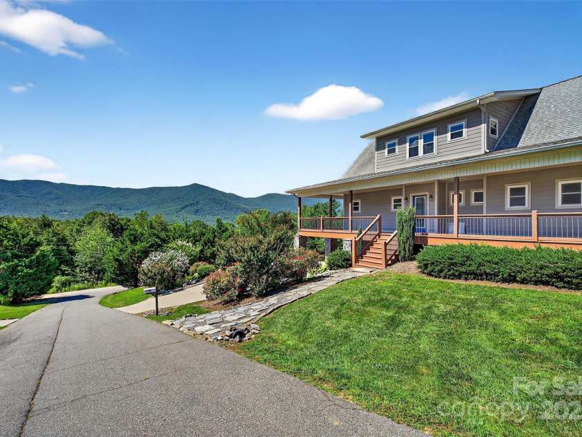4 Stars Forever Drive, Black Mountain, NC 28711.  MLS# CAR4276305, YatesRealty ID 24633. Gorgeous Views!
