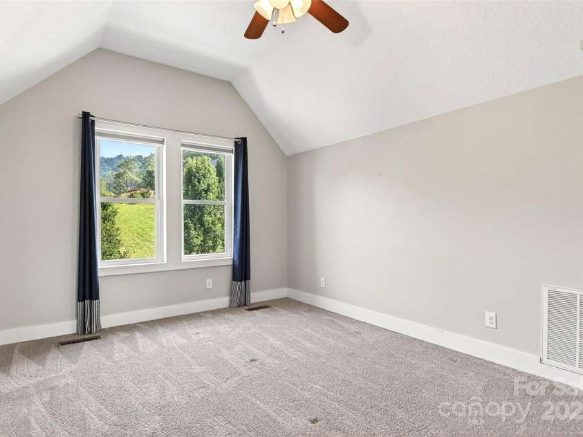 4 Stars Forever Drive, Black Mountain, NC 28711.  MLS# CAR4276305, YatesRealty ID 24633. Guest Bedroom