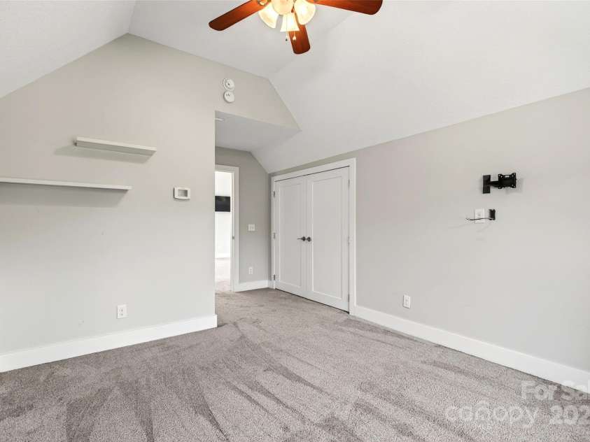 4 Stars Forever Drive, Black Mountain, NC 28711.  MLS# CAR4276305, YatesRealty ID 24633. Guest Bedroom