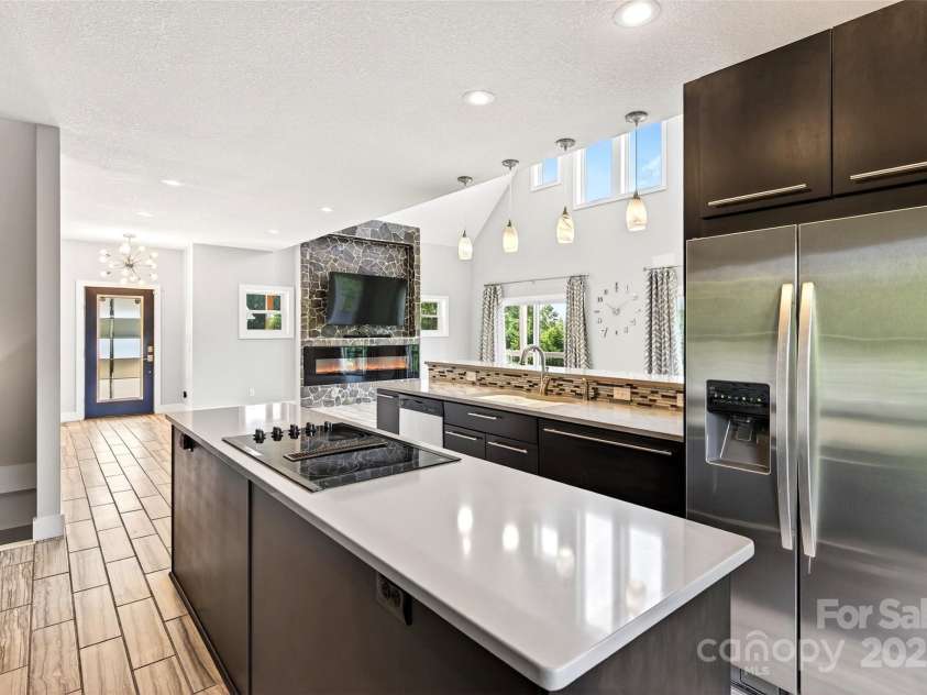 4 Stars Forever Drive, Black Mountain, NC 28711.  MLS# CAR4276305, YatesRealty ID 24633. Kitchen