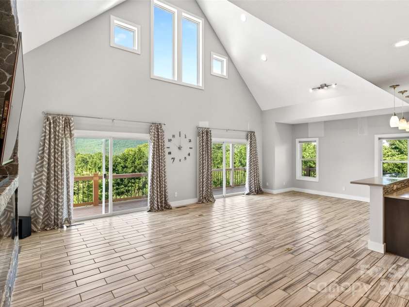 4 Stars Forever Drive, Black Mountain, NC 28711.  MLS# CAR4276305, YatesRealty ID 24633. Living Room