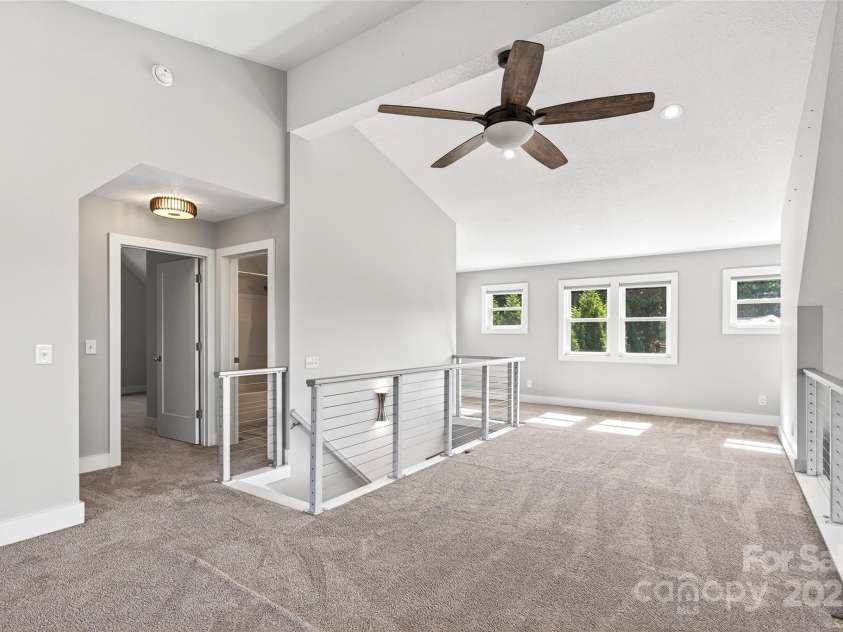 4 Stars Forever Drive, Black Mountain, NC 28711.  MLS# CAR4276305, YatesRealty ID 24633. Loft