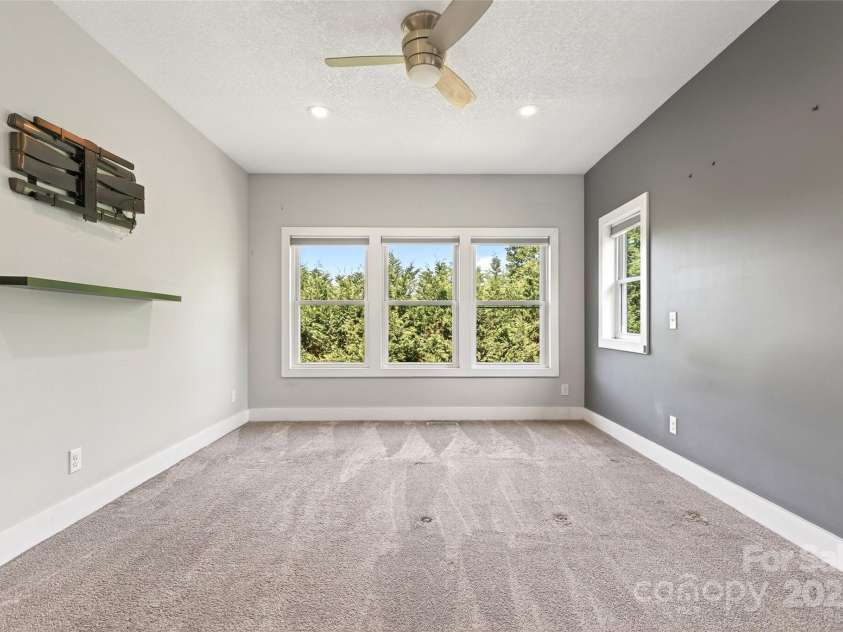 4 Stars Forever Drive, Black Mountain, NC 28711.  MLS# CAR4276305, YatesRealty ID 24633. Primary Bedroom