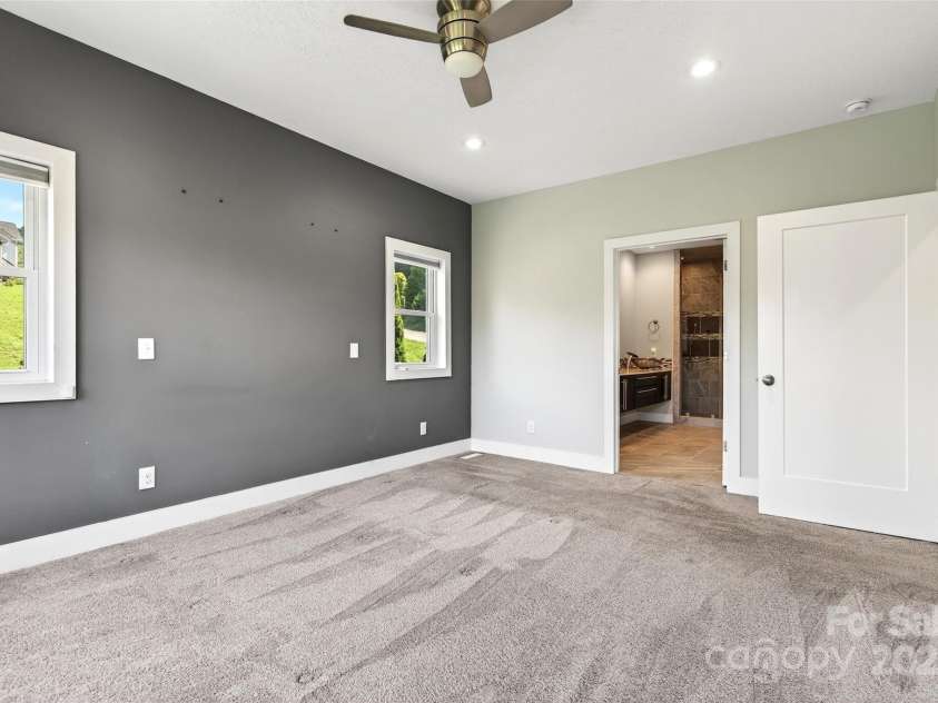 4 Stars Forever Drive, Black Mountain, NC 28711.  MLS# CAR4276305, YatesRealty ID 24633. Primary Bedroom