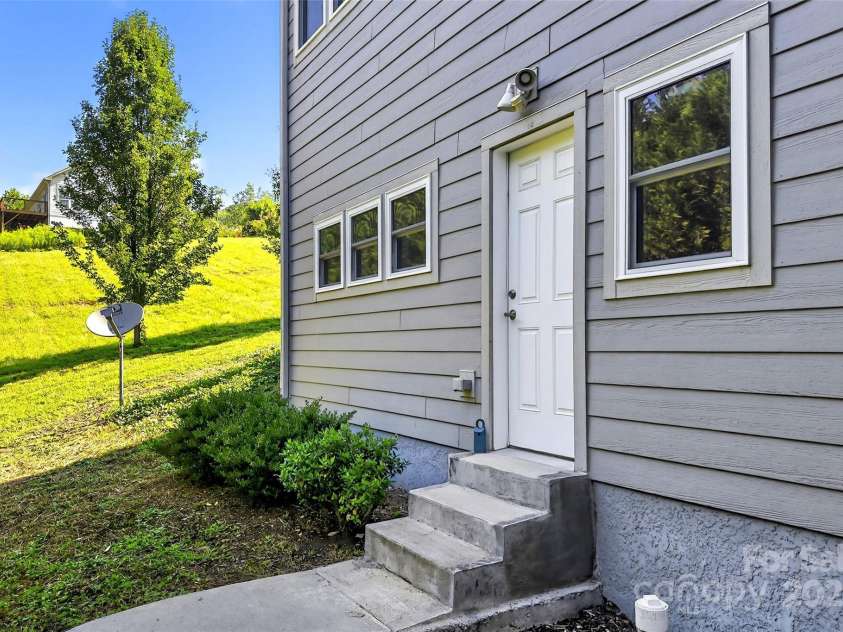 4 Stars Forever Drive, Black Mountain, NC 28711.  MLS# CAR4276305, YatesRealty ID 24633. Private Entrance to Basement Apartment