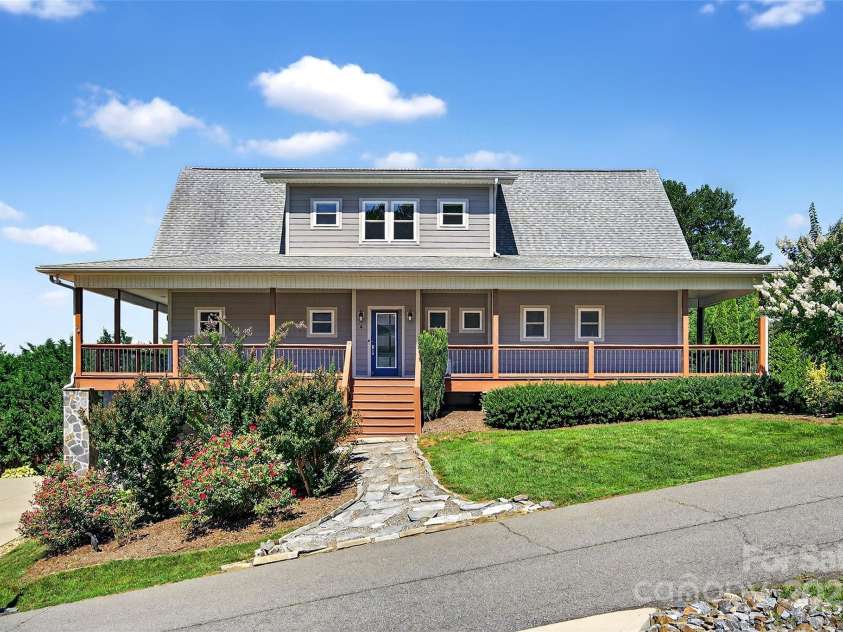 4 Stars Forever Drive, Black Mountain, NC 28711.  MLS# CAR4276305, YatesRealty ID 24633. Welcome Home!