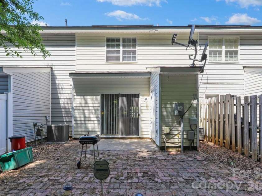 7543 Petrea Lane, Charlotte, NC 28227.  MLS# CAR4385557, YatesRealty ID 24634. 