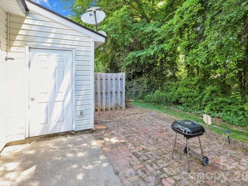 7543 Petrea Lane, Charlotte, NC 28227.  MLS# CAR4385557, YatesRealty ID 24634. 